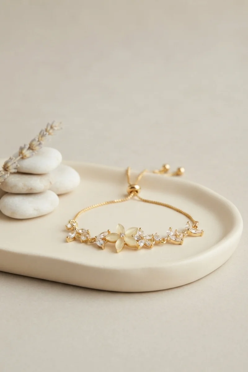 Gold Renk Zirkon Taşlı Pirinç Sedefli Çiçek Model Asansörlü Bileklik