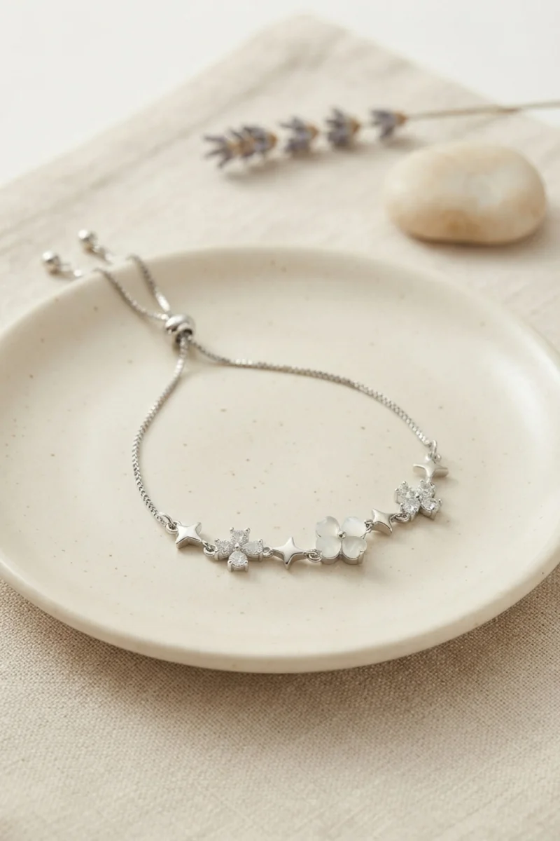 Gümüş Renk Zirkon Taşlı Pirinç Sedefli Yonca Model Asansörlü Bileklik