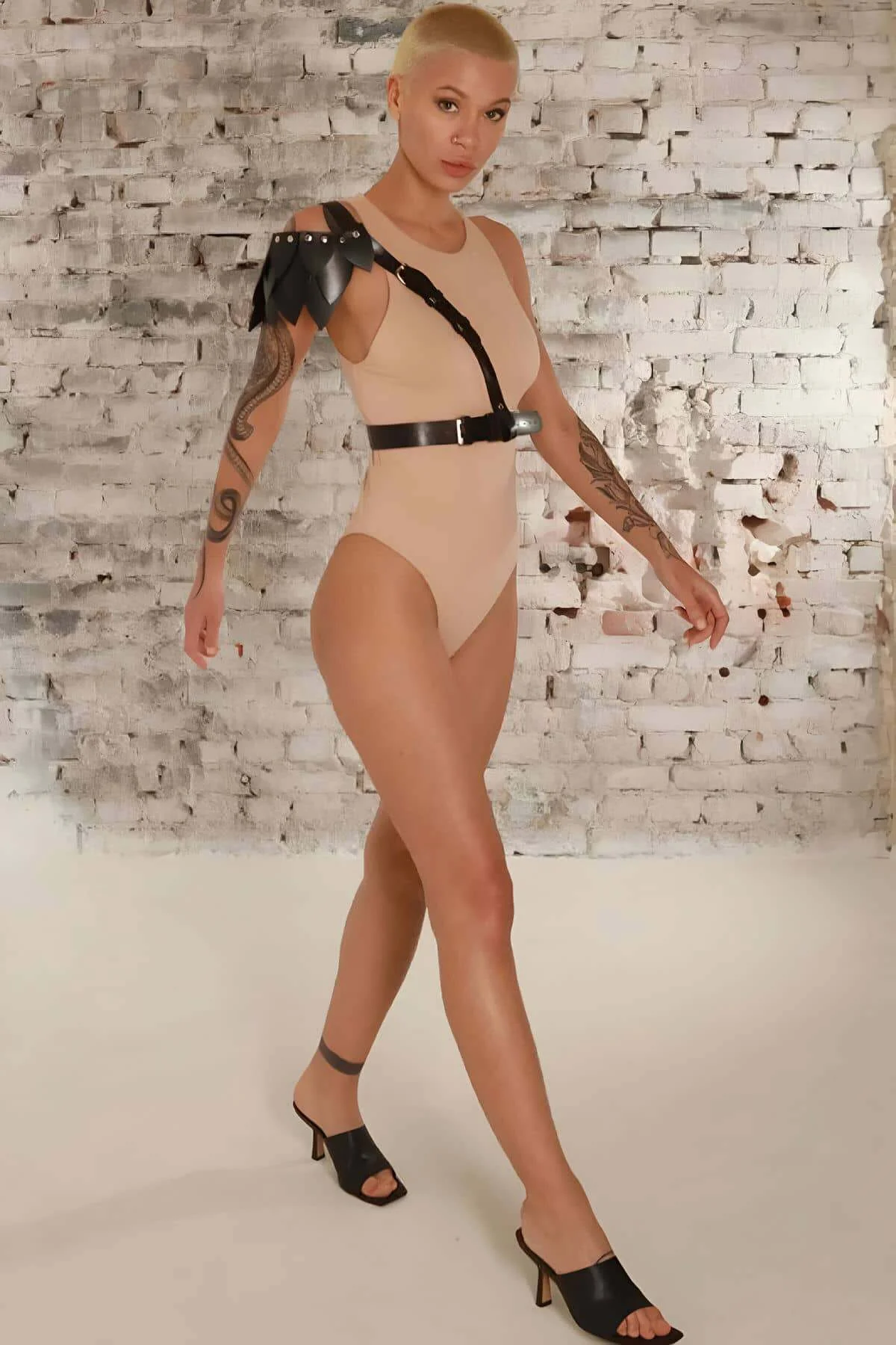 Omuzda Yaprak Detaylı Şık Tek Omuz Deri Kemer - Brf1033