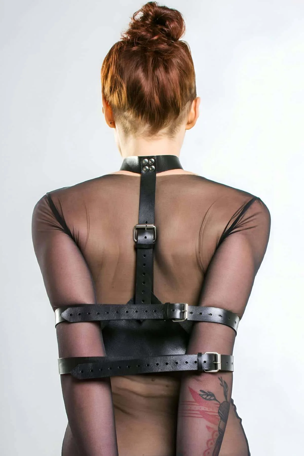 Boyundan Bağlamalı Fantezi Deri Kol Kelepçe - Brf877