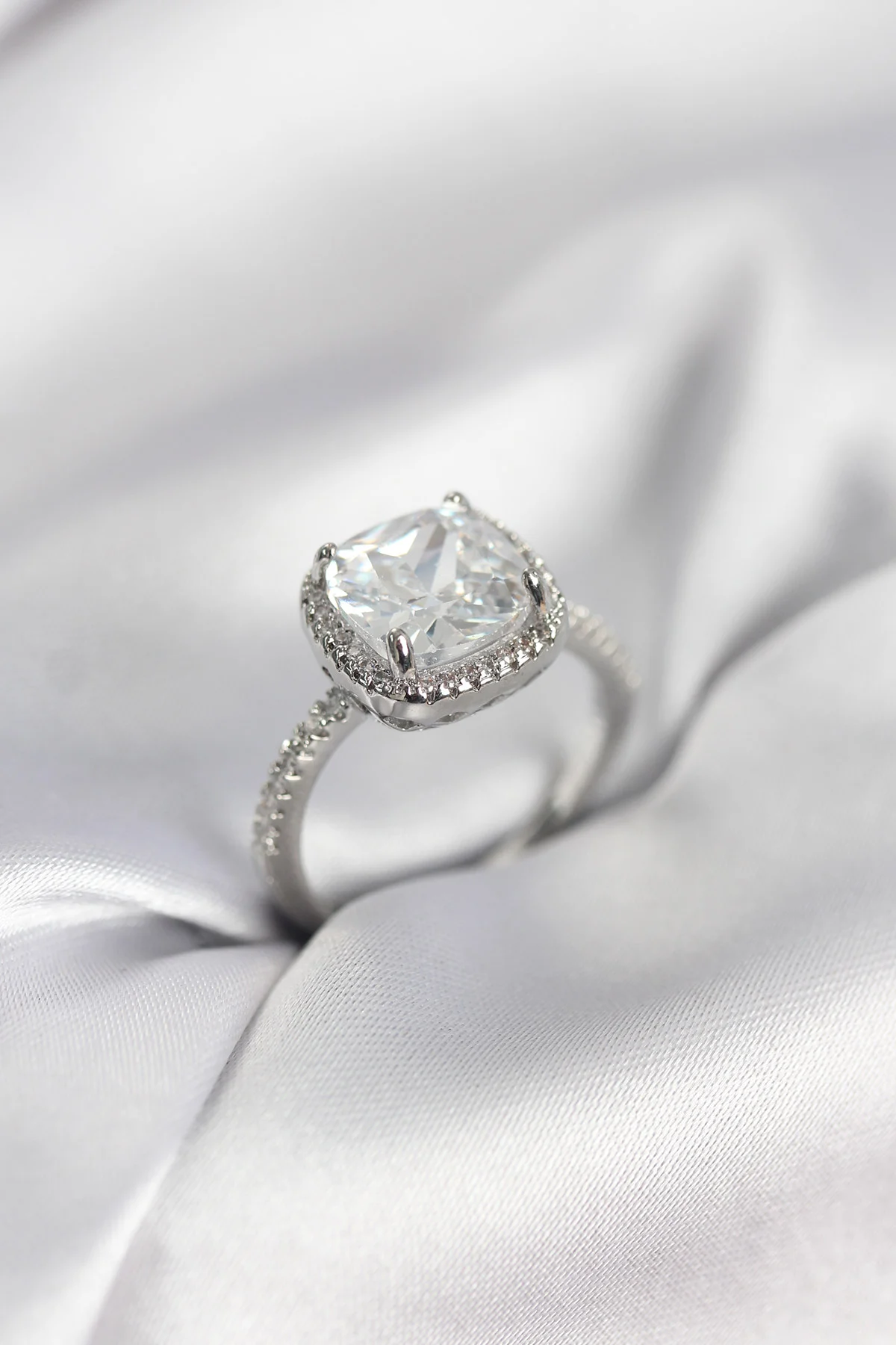 Kare Tek Taş Model Zirkon Taşlı Gümüş Renk Kadın Yüzük