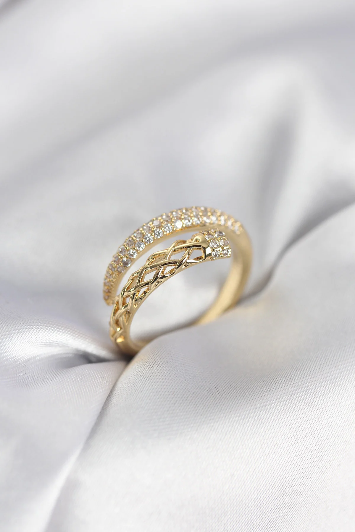 Gold Renk Zirkon Taşlı Sarmal Kadın Yüzük