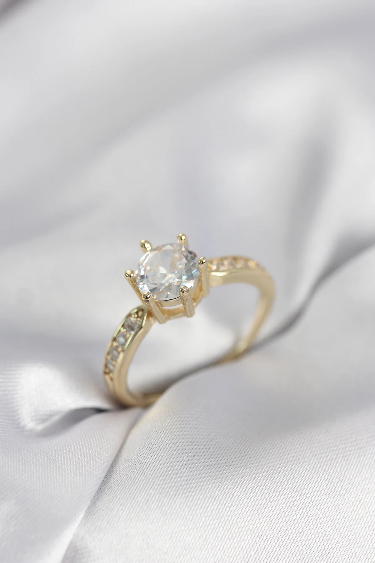 Zirkon Taşlı Tek Taş Model Gold Renk Kadın Yüzük