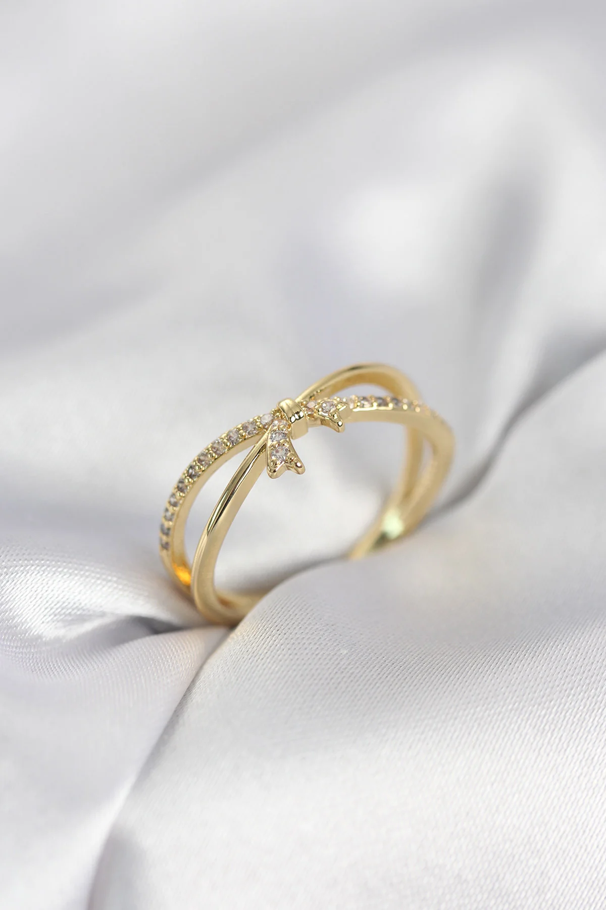 Gold Renk Zirkon Taşlı Fiyonk Model Kadın Yüzük