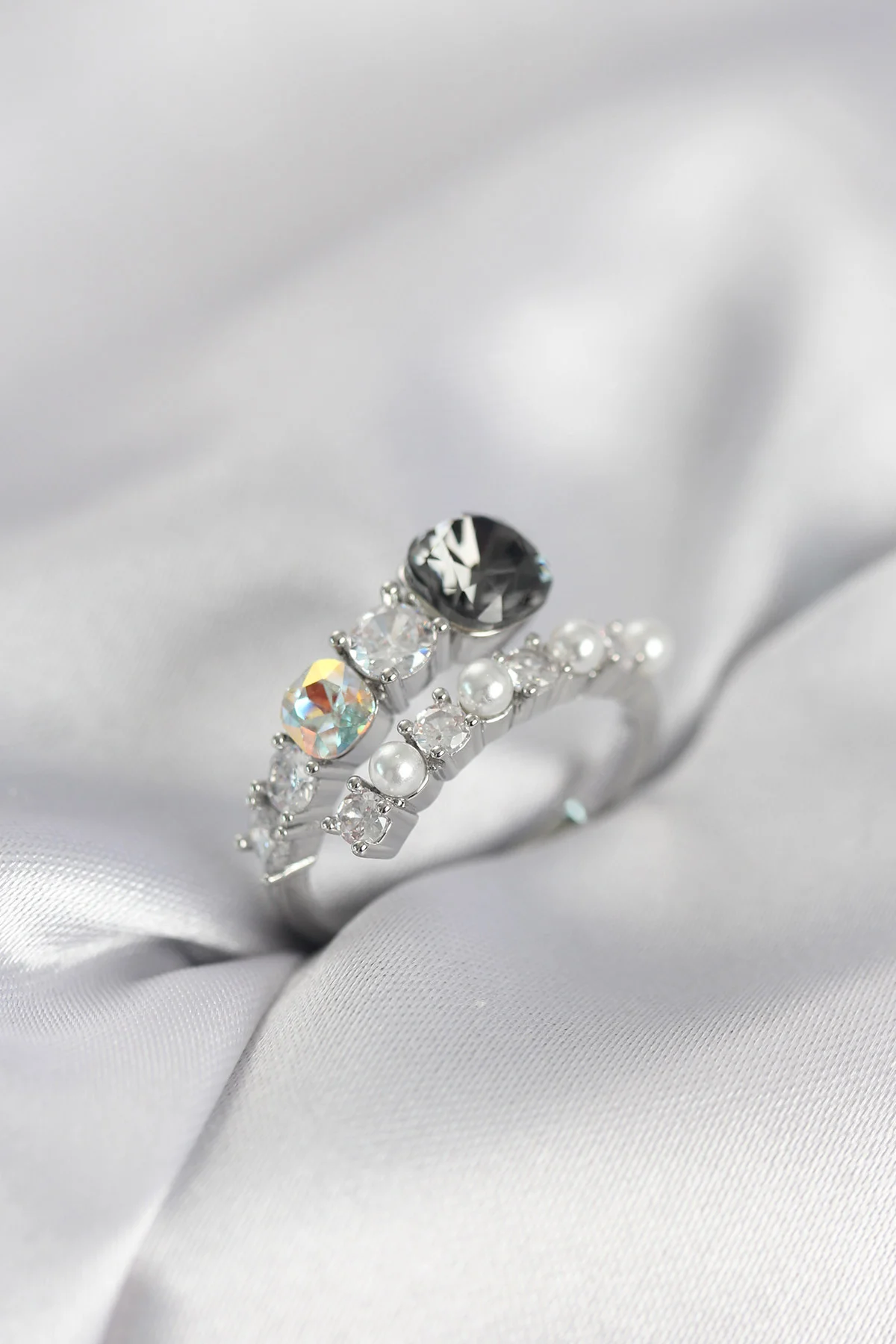 Gümüş Renk Pirinç Zirkon Taşlı İncili Kadın Yüzük