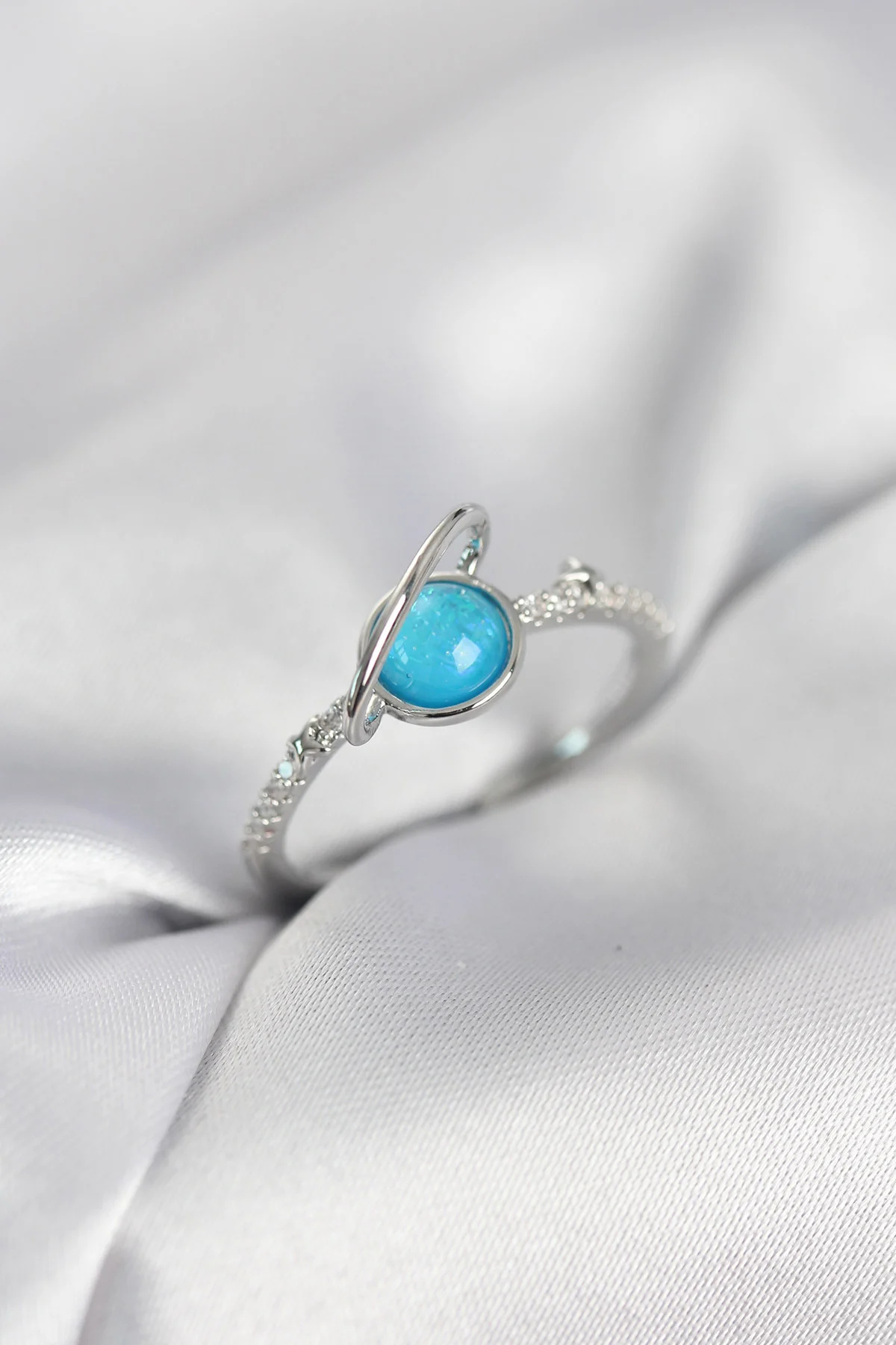 Gümüş Renk Zirkon Taşlı Satürn Model Kadın Yüzük