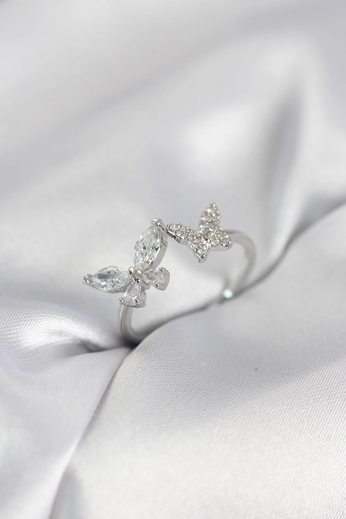 Kelebek Model Zirkon Taşlı Gümüş Renk Kadın Yüzük