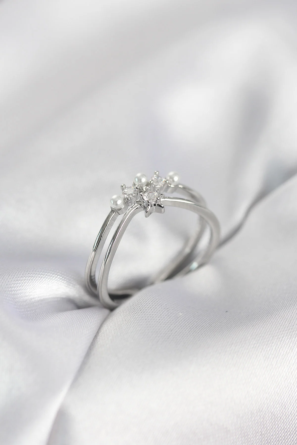 Gümüş Renk İncili Yıldız Model Zirkon Taşlı Kadın Yüzük