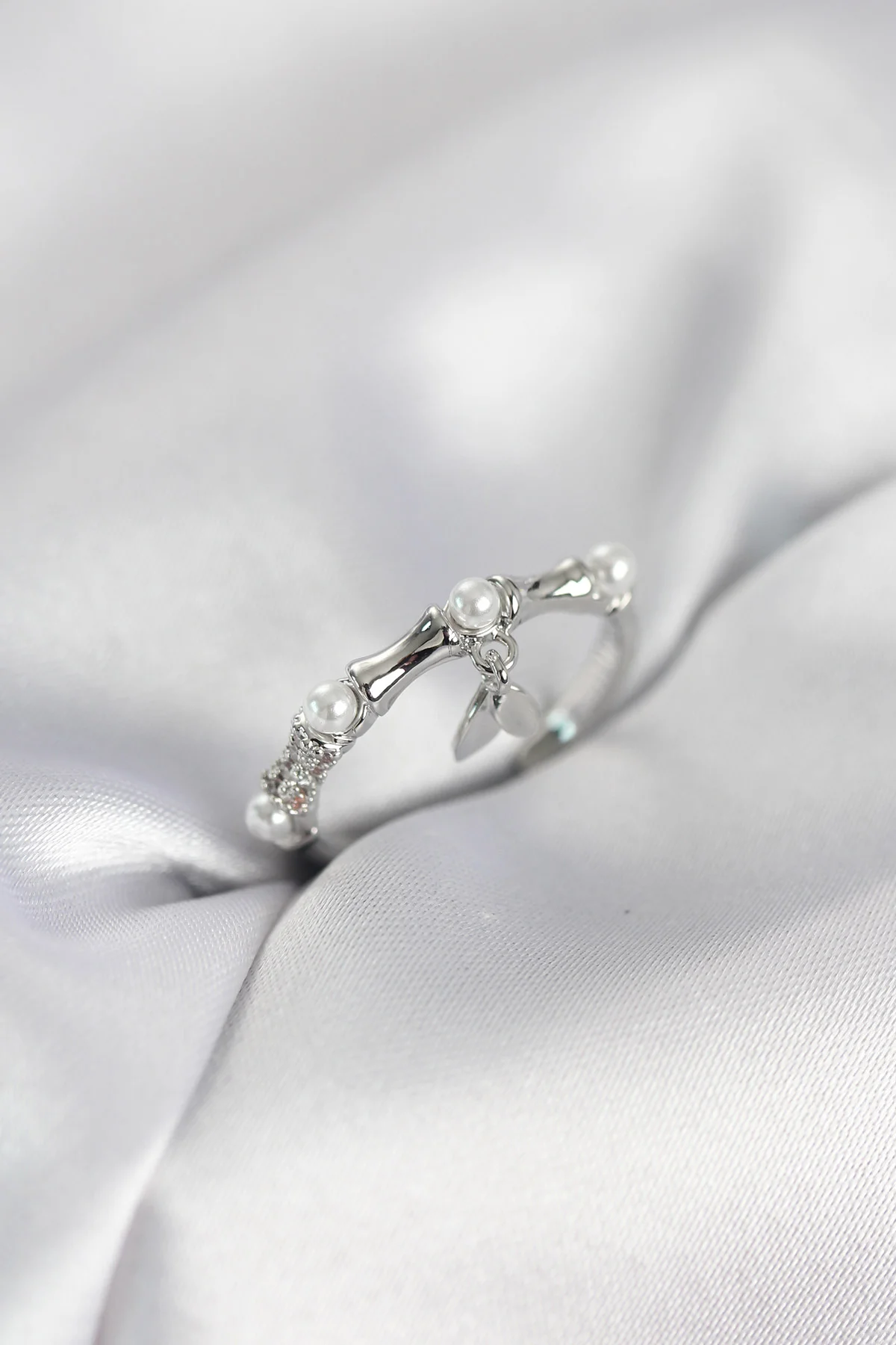 Gümüş Renk Sallantılı Kemik Model Kadın Yüzük