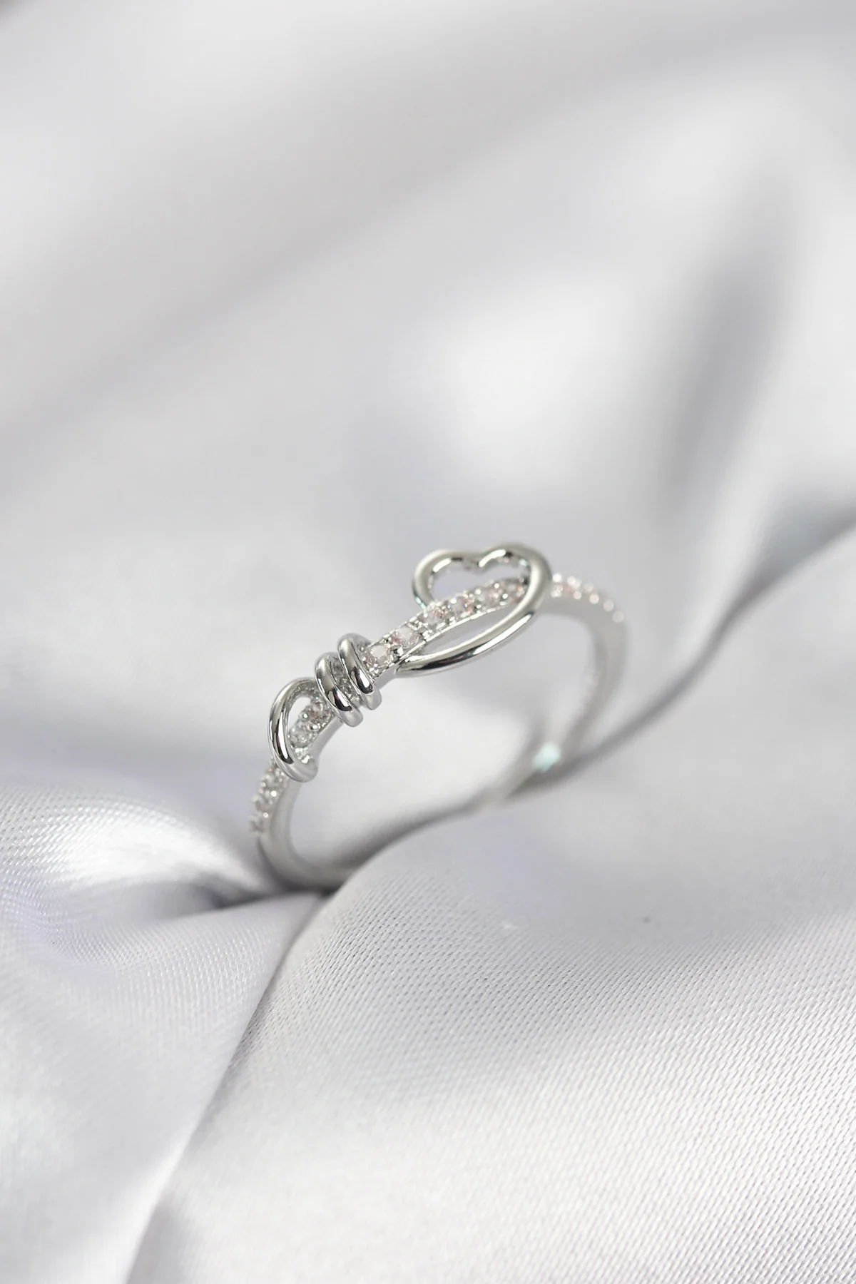 Sarmal Kalp Model Zirkon Taşlı Gümüş Renk Kadın Yüzük