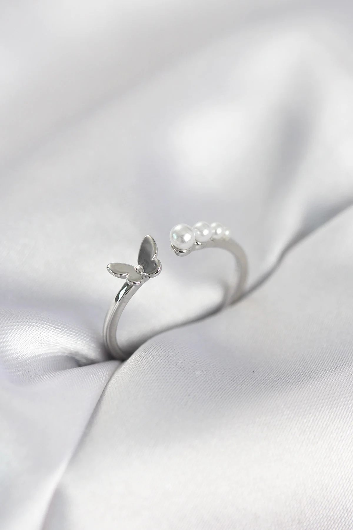 İncili Kelebek Model Gümüş Renk Pirinç Kadın Yüzük