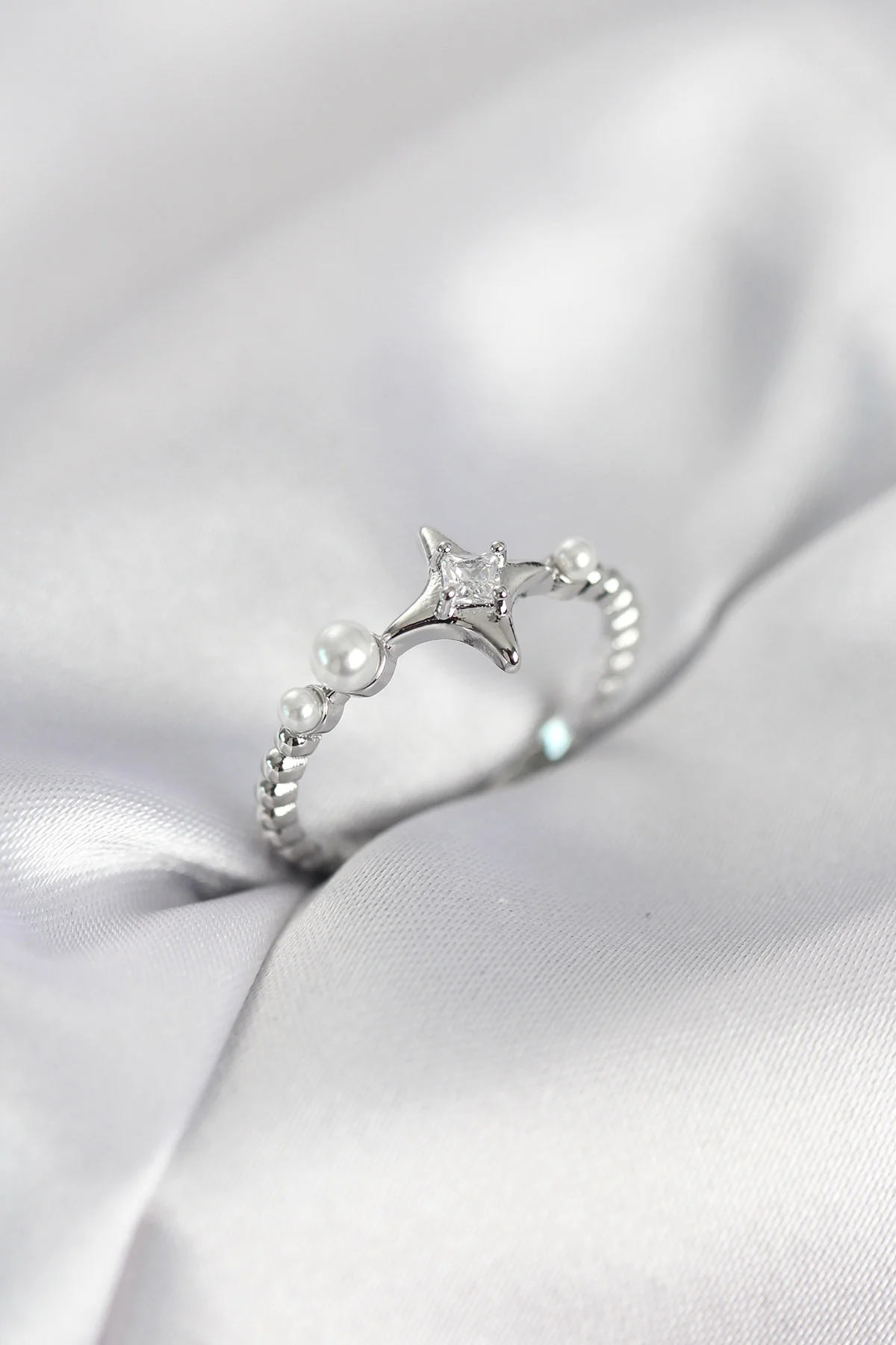 Minimal Kutup Yıldızı Model Zirkon Taşlı Gümüş Renk Kadın Yüzük