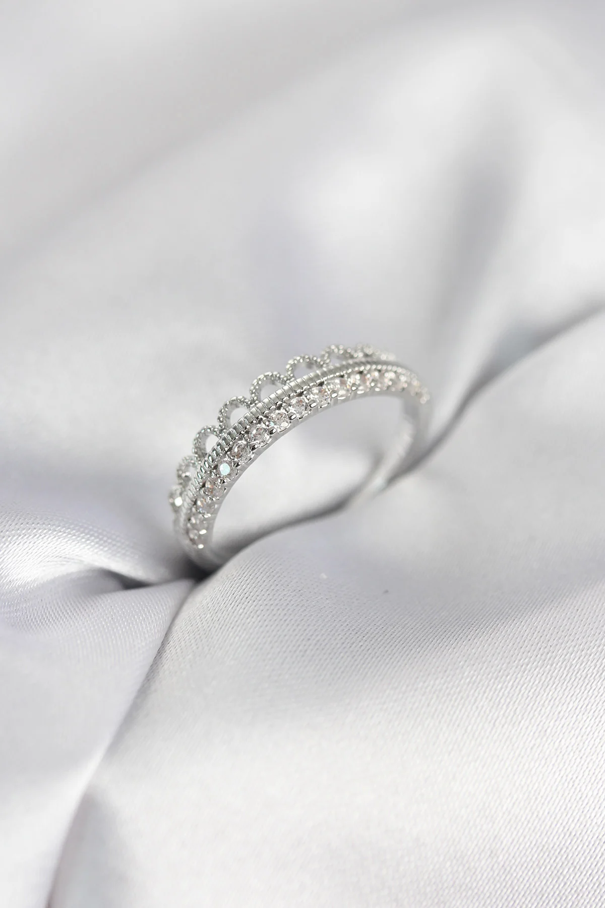 Motif Desenli Gümüş Renk Zirkon Taşlı Kadın Yüzük