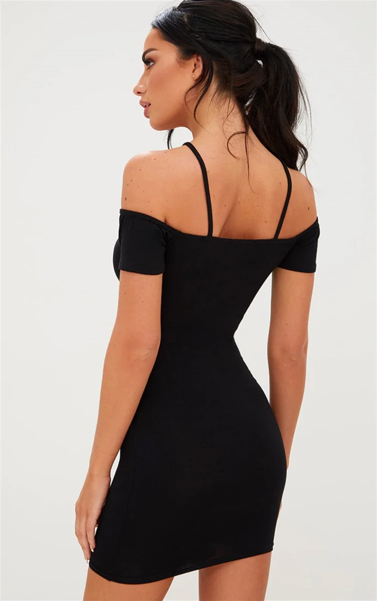 Omuzları Açık Elbise