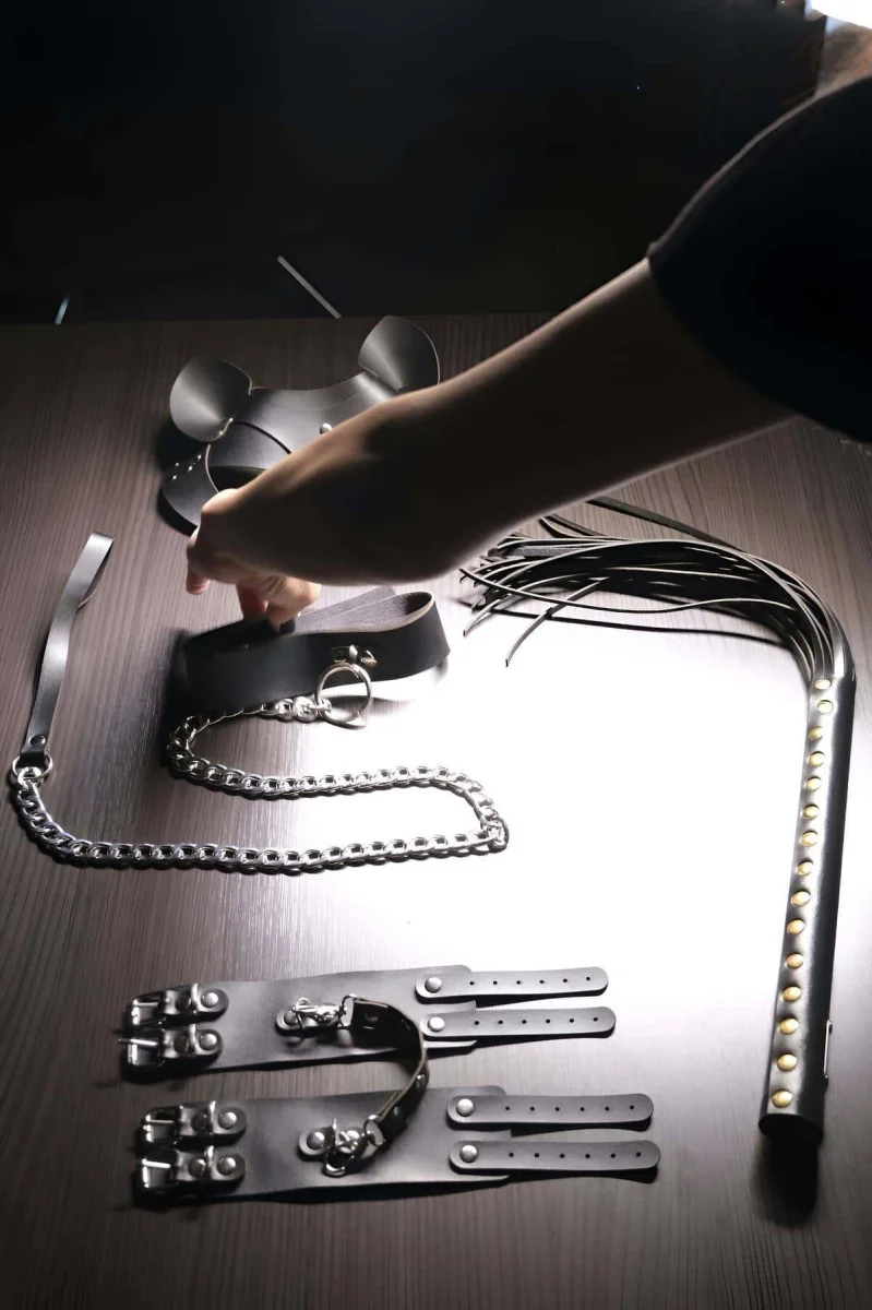 Siyah Fantezi Set, Kırbaç - Kelepçe - Tasma - Maske Takım - Brf1246