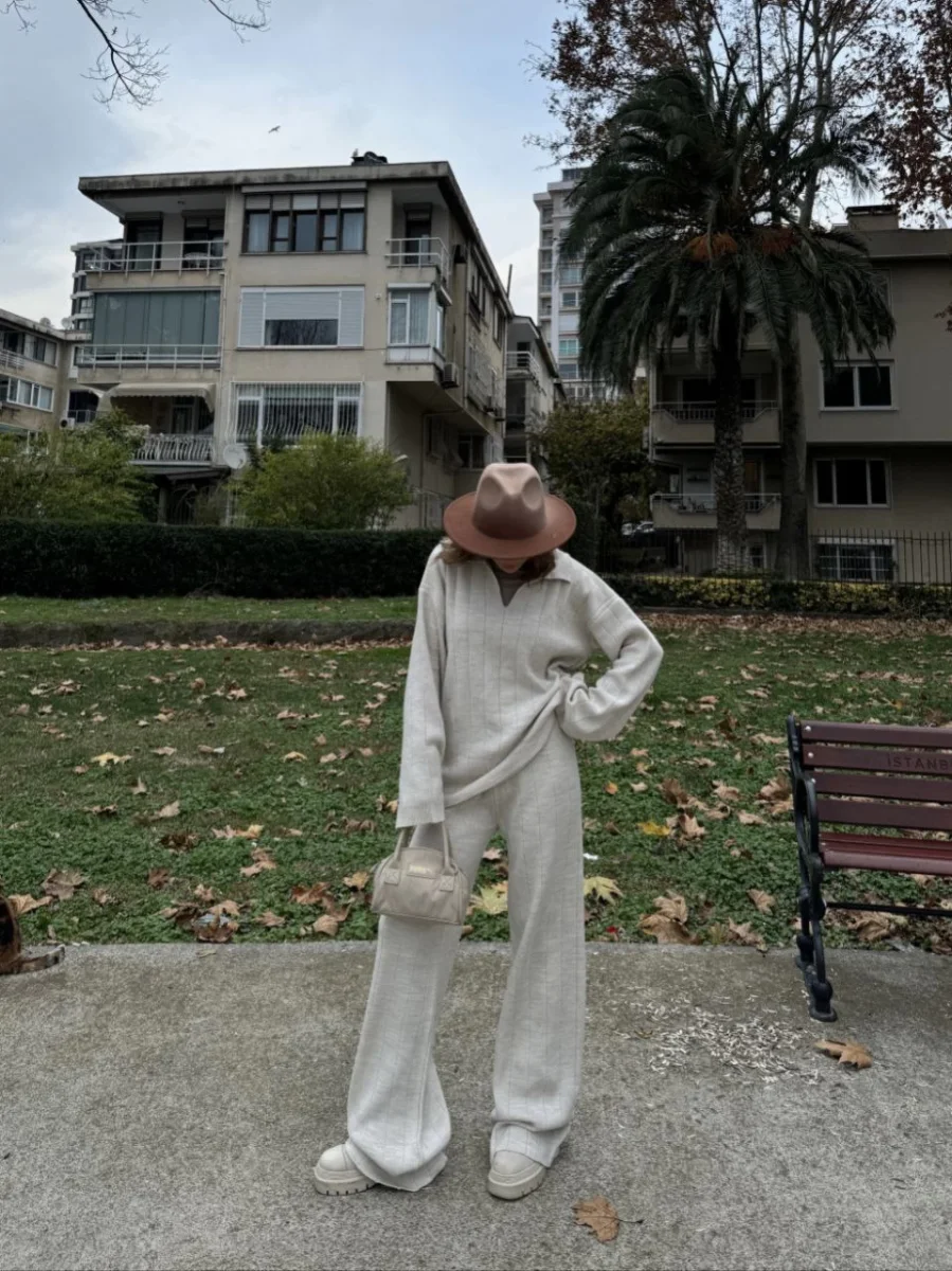 Yakalı Cizgi Detaylı Triko İkili Takım - Beyaz -