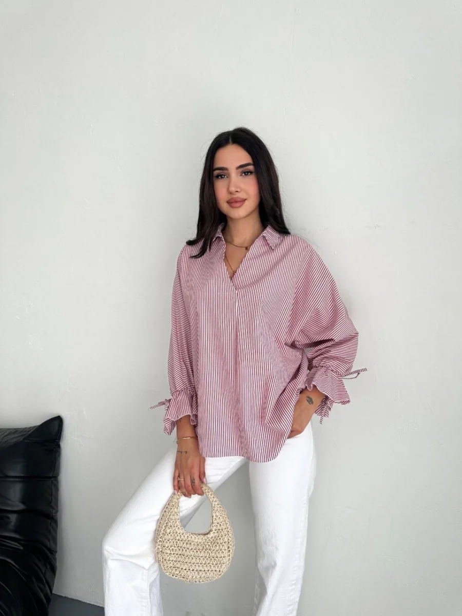 Arkası Asimetrik Yırtmaç Kesim Detaylı Cizgili Bluz Gömlek - Bordo -