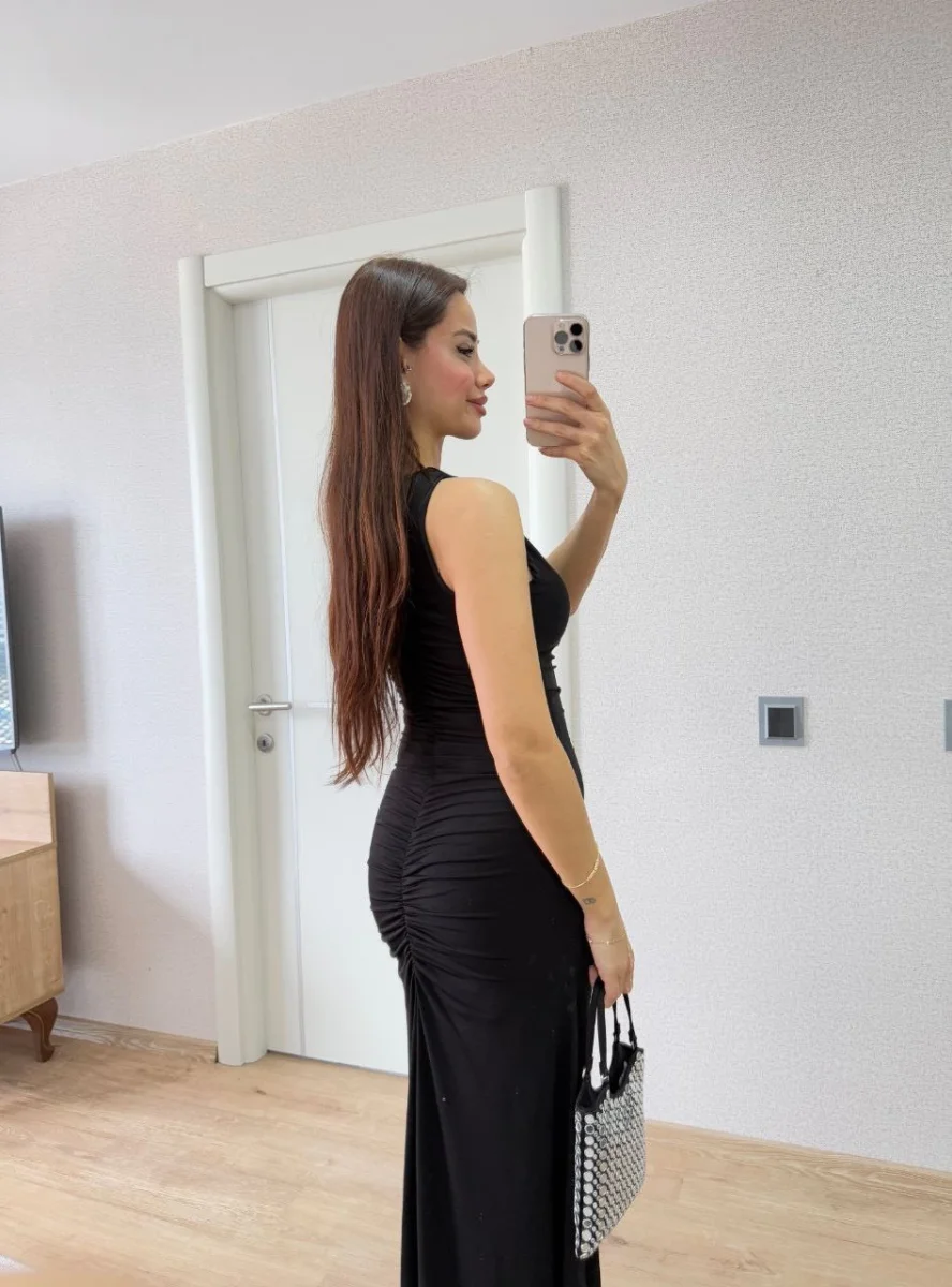 Bürümcük Kumaşlı İçi Astarlı Üzgülü Kolsuz Büzgülü Uzun Elbise - Siyah -