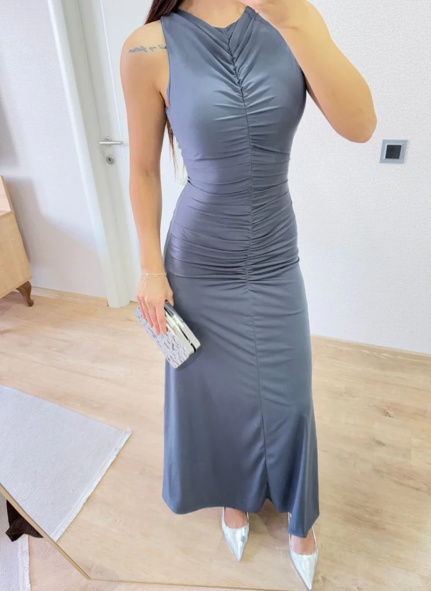 Bürümcük Kumaşlı İçi Astarlı Üzgülü Kolsuz Büzgülü Uzun Elbise - Füme -