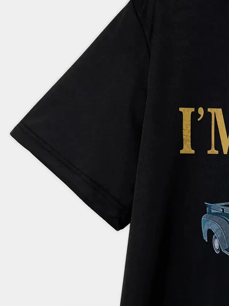 Vintage Araba Grafik T-Shirt - "Ben Yaşlı Değilim Ben Bir Klasiğim"  -