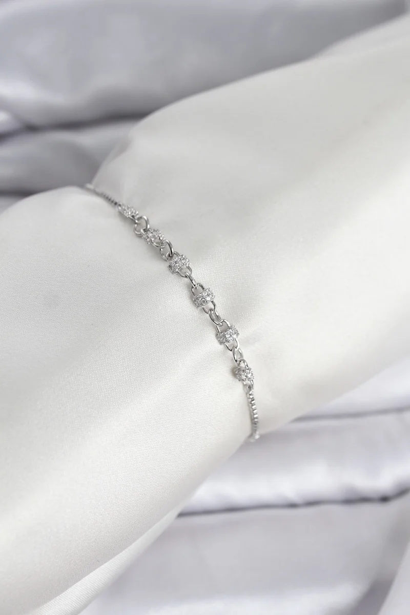 Gümüş Renk Zincir Model Zirkon Taşlı Pirinç Asansörlü Kadın Bileklik