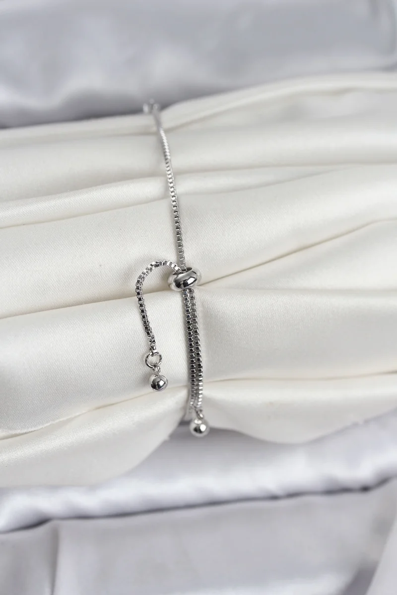 Gümüş Renk Zirkon Taşlı Sıralı Yonca Model Asansörlü Kadın Bileklik