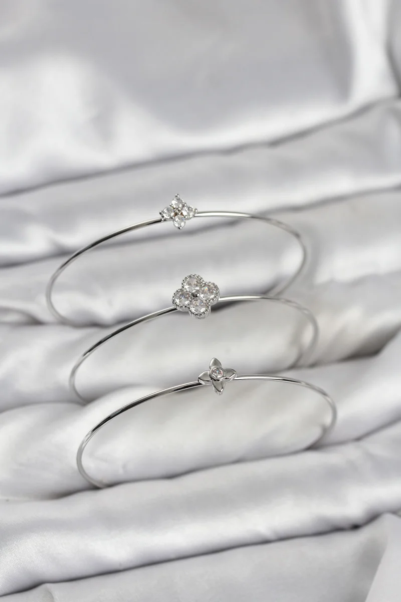 Zirkon Taşlı Gümüş Renk Yonca Tasarım 3'lü Kadın Bileklik Kombini