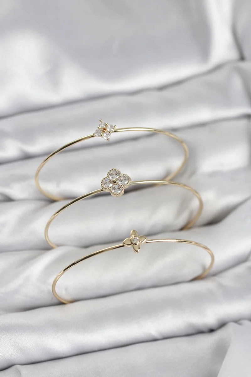 Zirkon Taşlı Gold Renk Yonca Tasarım 3'lü Kadın Bileklik Kombini