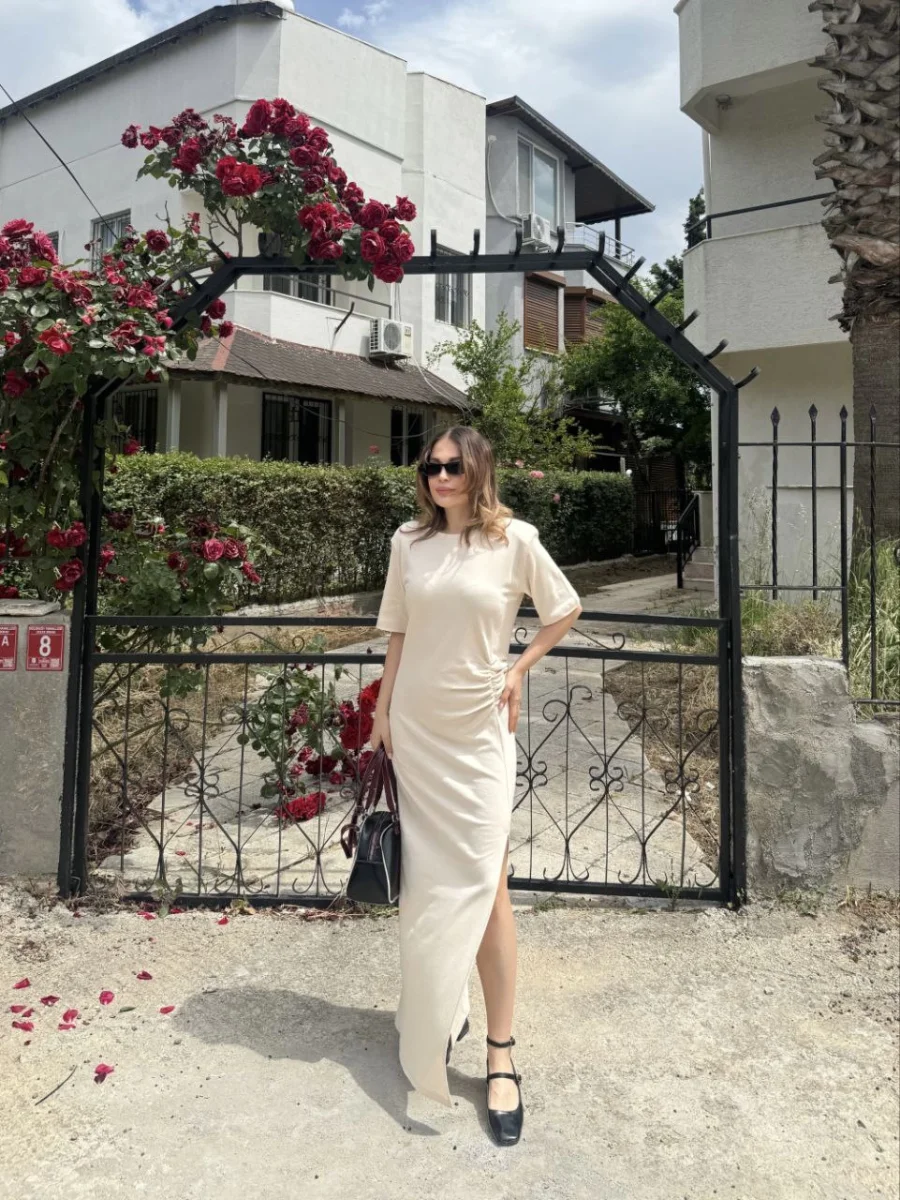 Kısa Kollu Uzun Yandan Yırtmaçlı Elbise - Bej -