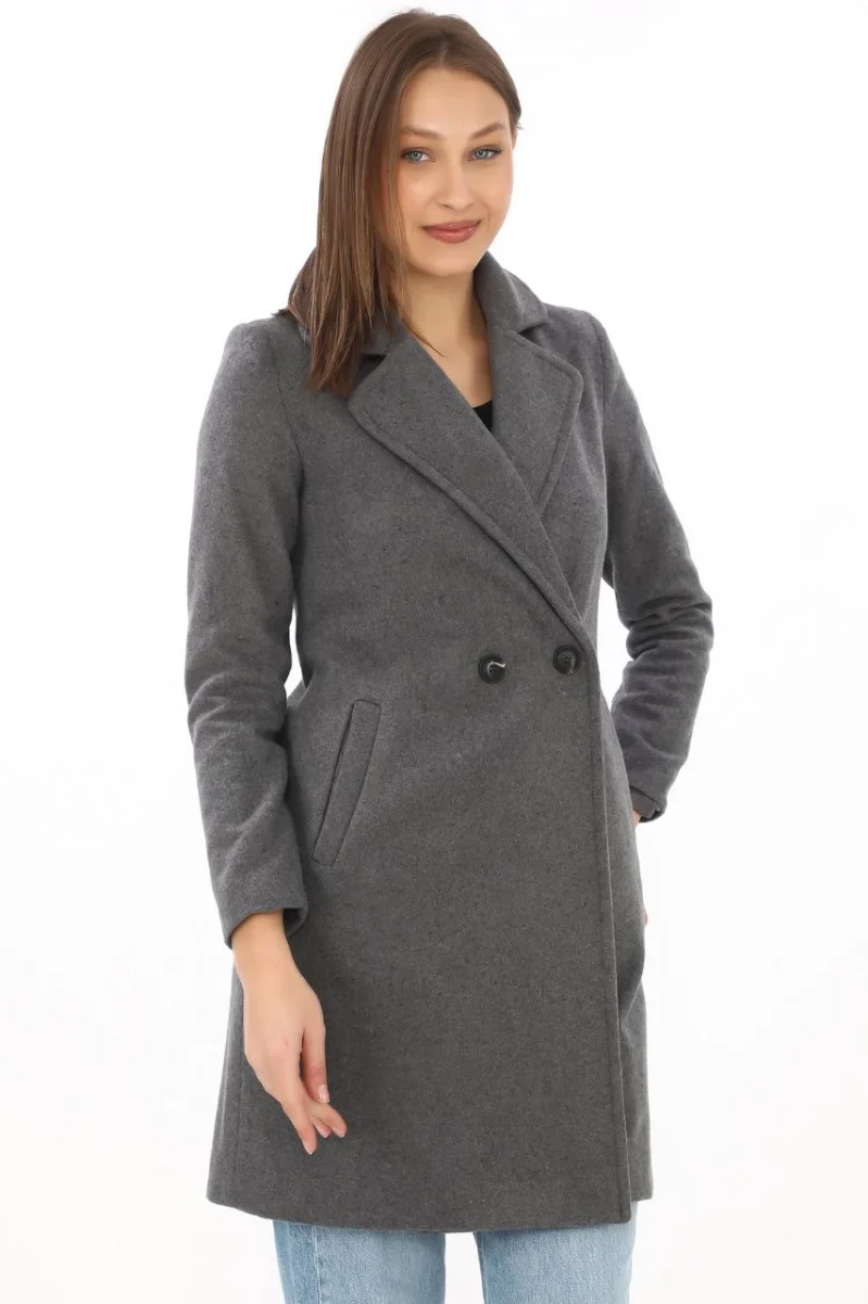 Kaşe Kaban – Siyah Yünlü Dokuma, Kruvaze Yaka, Astarlı, Cepli, Kuşaklı Uzun Boy Tesettür Uyumlu Kışlık Şık Kaban - Füme