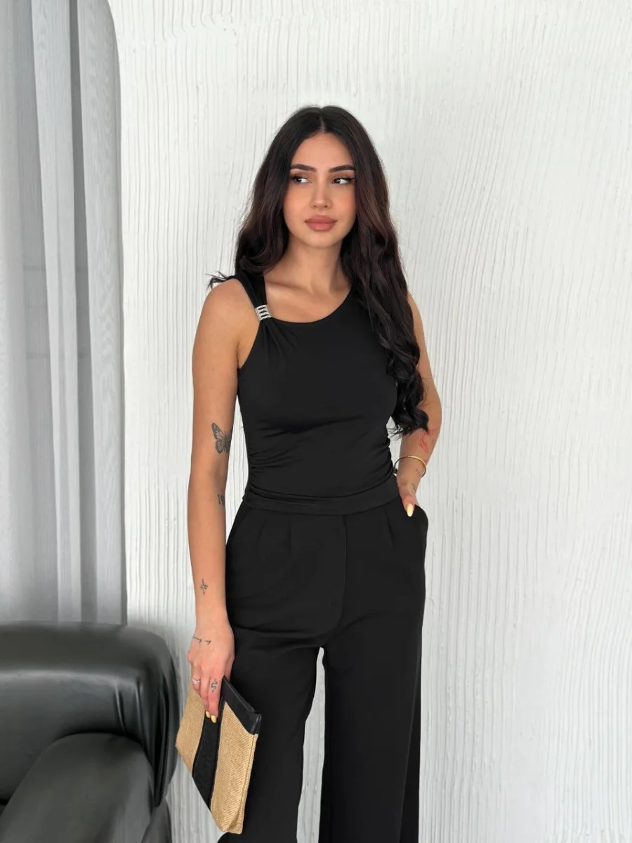 Osy Modal Yumuşak Dokulu Kumaş Bisiklet Yaka   Sıfır Kol Bluz Omuz Toka Aksesuar Detaylı - Siyah