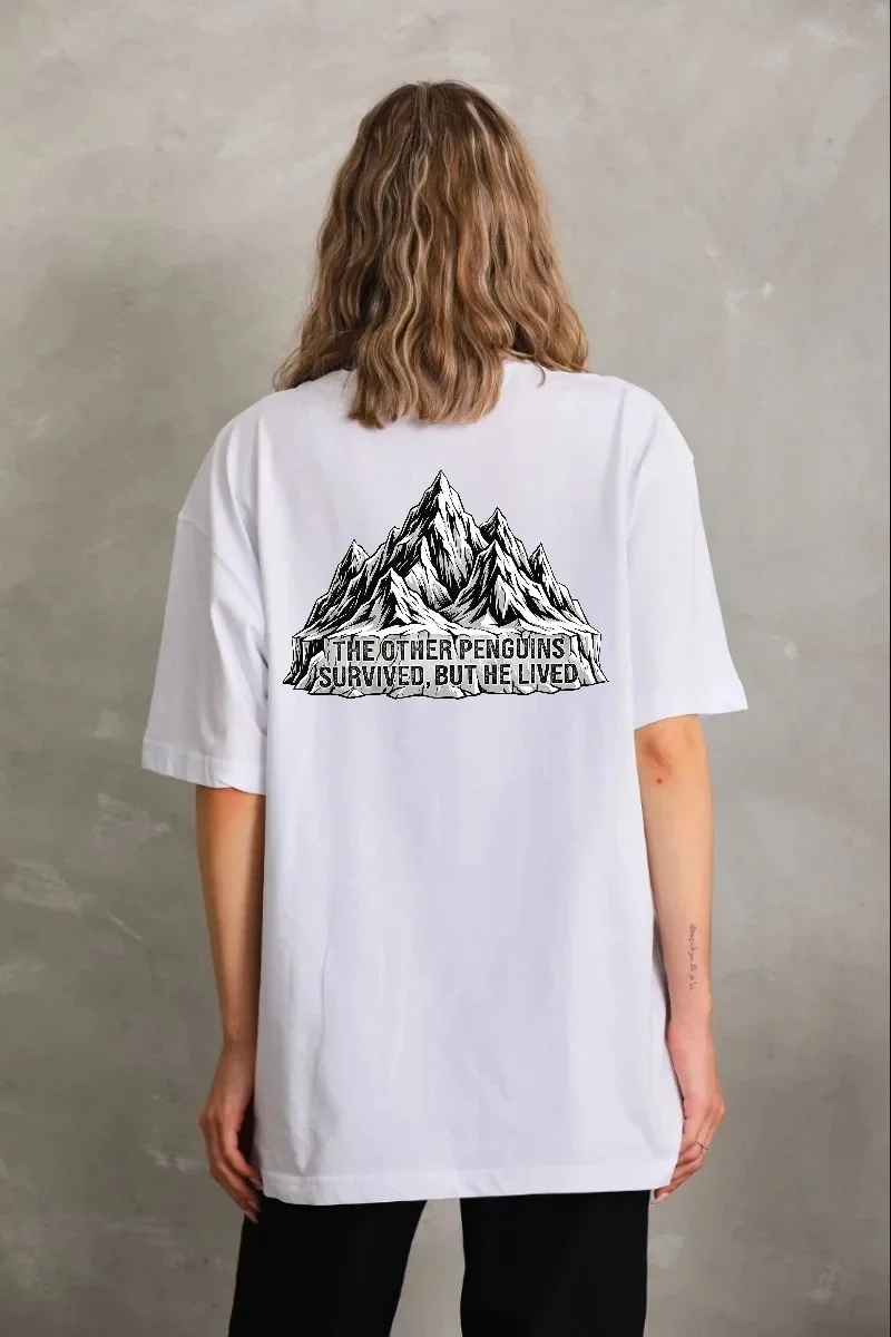 Kadın Nihilist Penguen Temalı Oversize Bisiklet Yaka Tişört - Beyaz