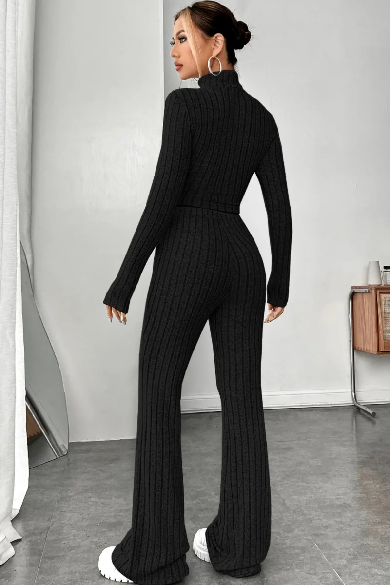 Kadın Siyah Boğazlı Crop Top ve Yüksek Bel Eşofman Takımı Spor Şık Kombin