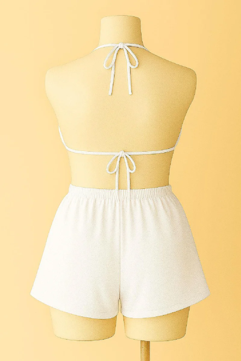 Kadın Beyaz Şortlu Belden ve Boyundan Bağlamalı Bikini Takımı