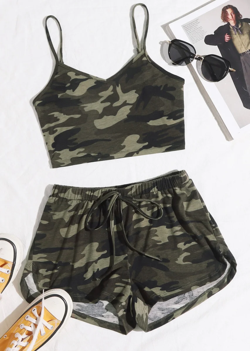 Kadın Kamuflaj Desenli Askılı Crop Top ve Şortlu Gecelik Takım