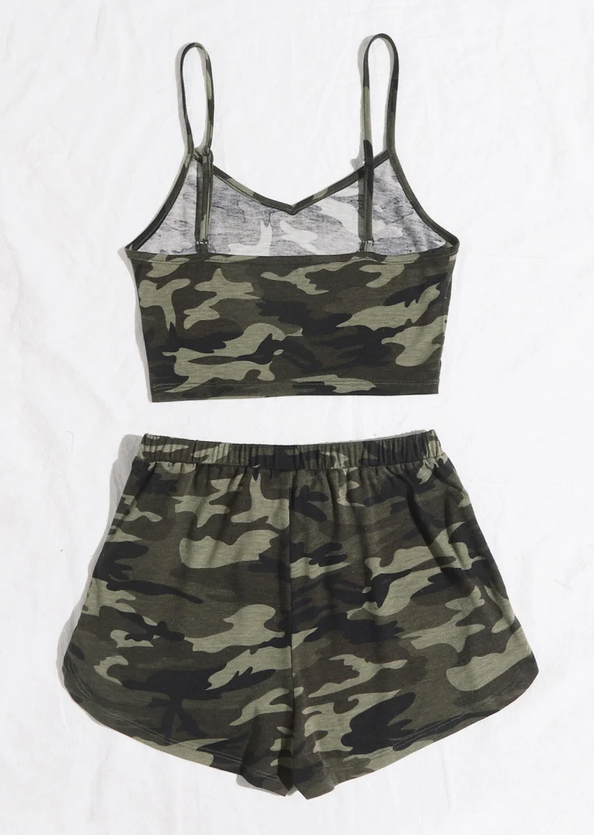 Kadın Kamuflaj Desenli Askılı Crop Top ve Şortlu Gecelik Takım