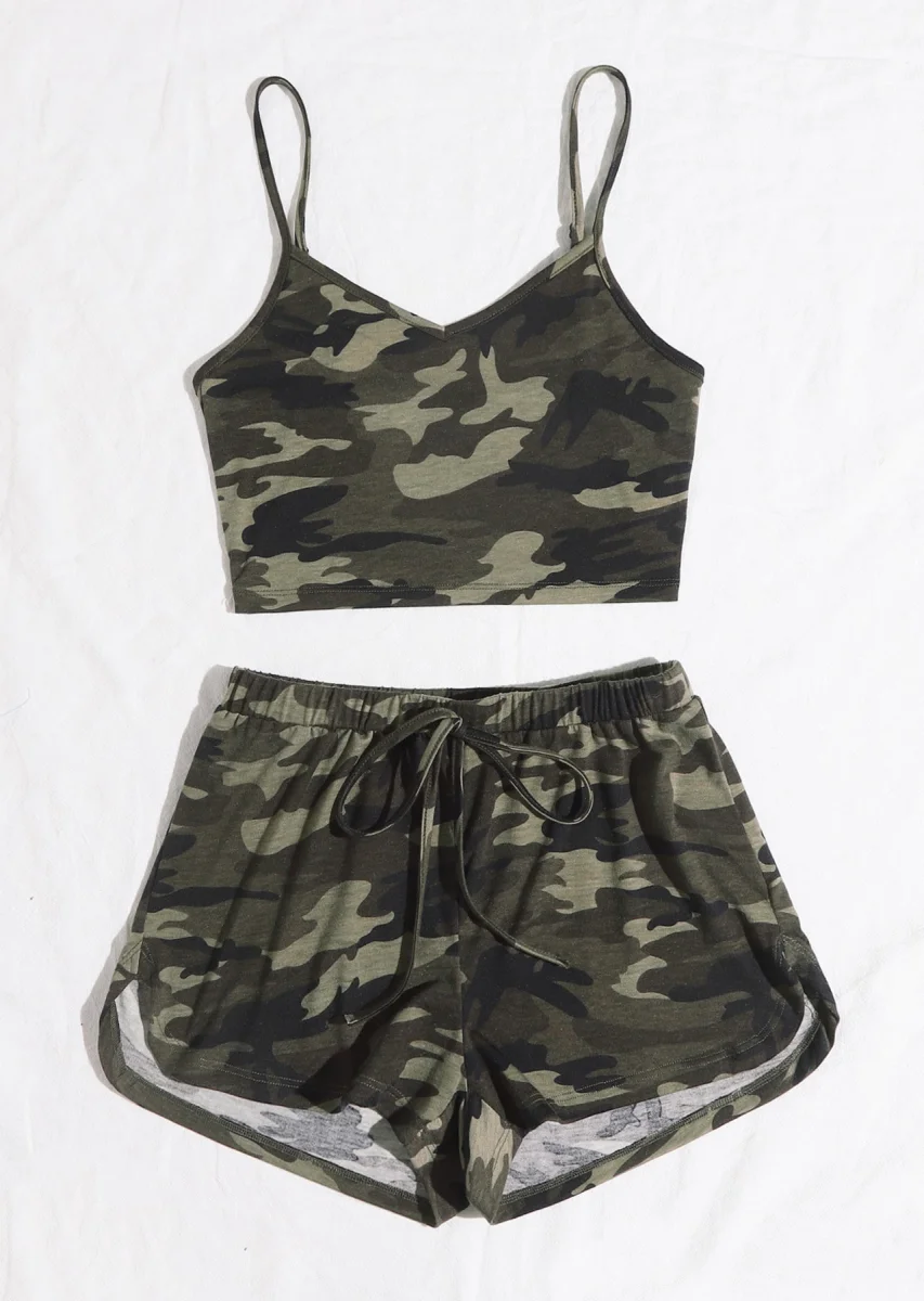 Kadın Kamuflaj Desenli Askılı Crop Top ve Şortlu Gecelik Takım