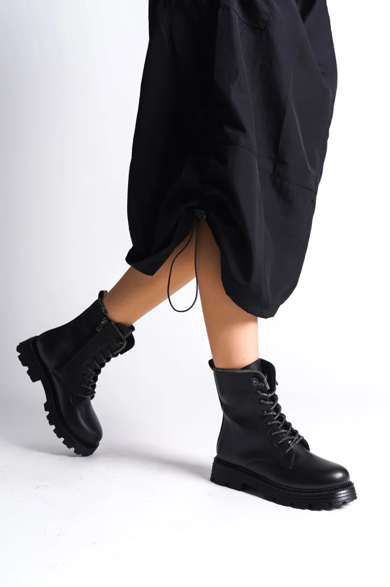 PAMELA Bağcıklı Fermuarlı Ortopedik Taban Taşlı Kadın Bot CST - Siyah