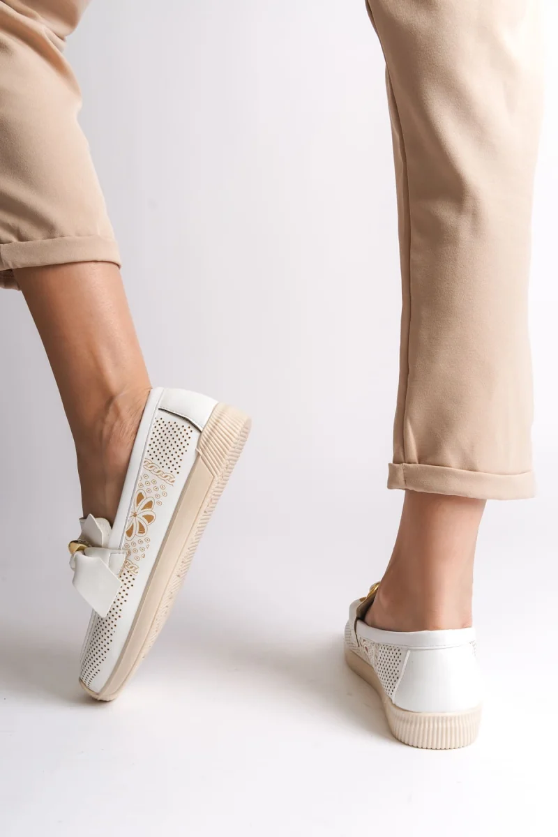 LYDIA Bağcıksız Ortopedik Rahat Taban Çiçek Desenli Kadın Babet Ayakkabı  CKT - Beyaz