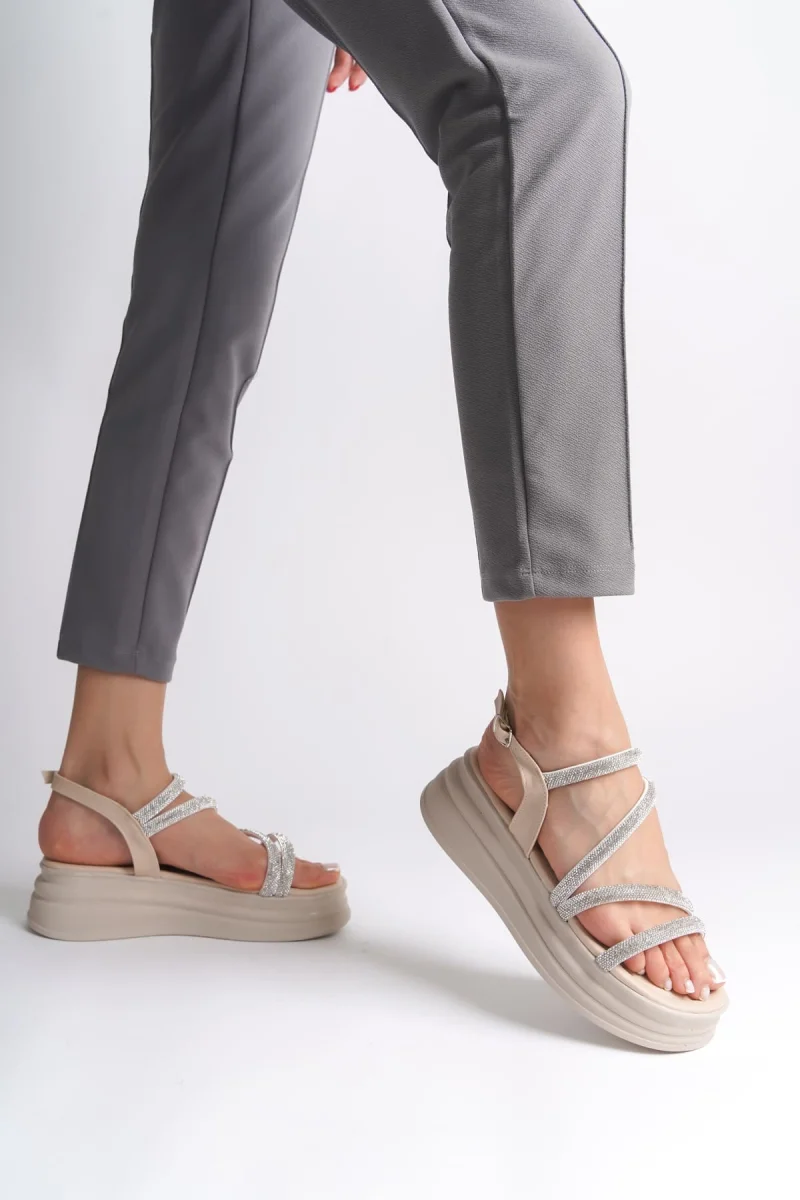 RILEY İnce Tokalı Taşlı Şeritli Ortopedik Taban Kadın Sandalet  CKT - Krem