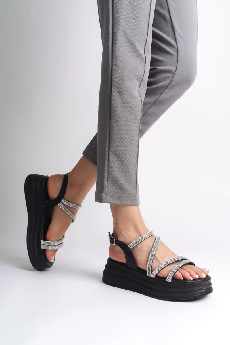 RILEY İnce Tokalı Taşlı Şeritli Ortopedik Taban Kadın Sandalet  CST - Siyah