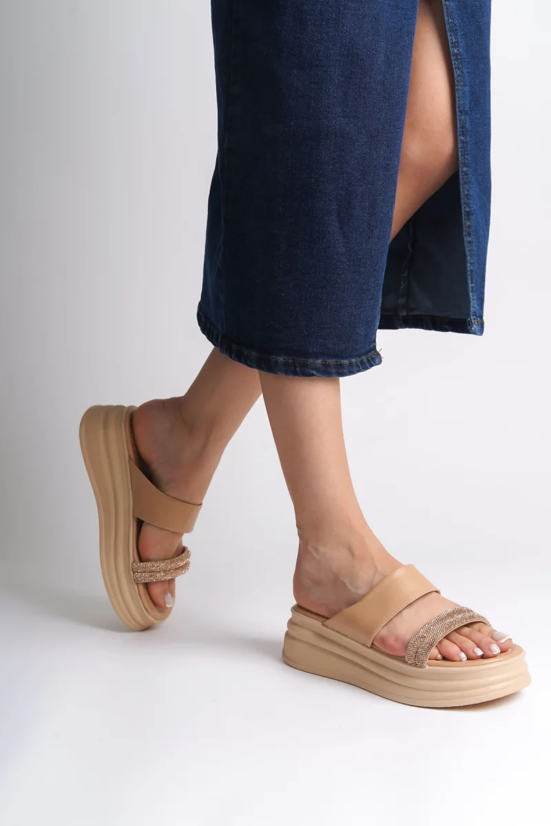 SARAH Düz Topuklu Taşlı Şeritli Kalın ve Ortopedik Taban Kadın Terlik CTT - Ten