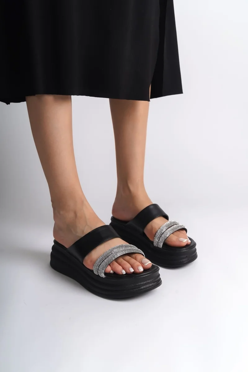 SARAH Düz Topuklu Taşlı Şeritli Kalın ve Ortopedik Taban Kadın Terlik CST - Siyah