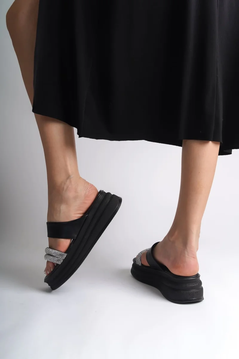 SARAH Düz Topuklu Taşlı Şeritli Kalın ve Ortopedik Taban Kadın Terlik CST - Siyah