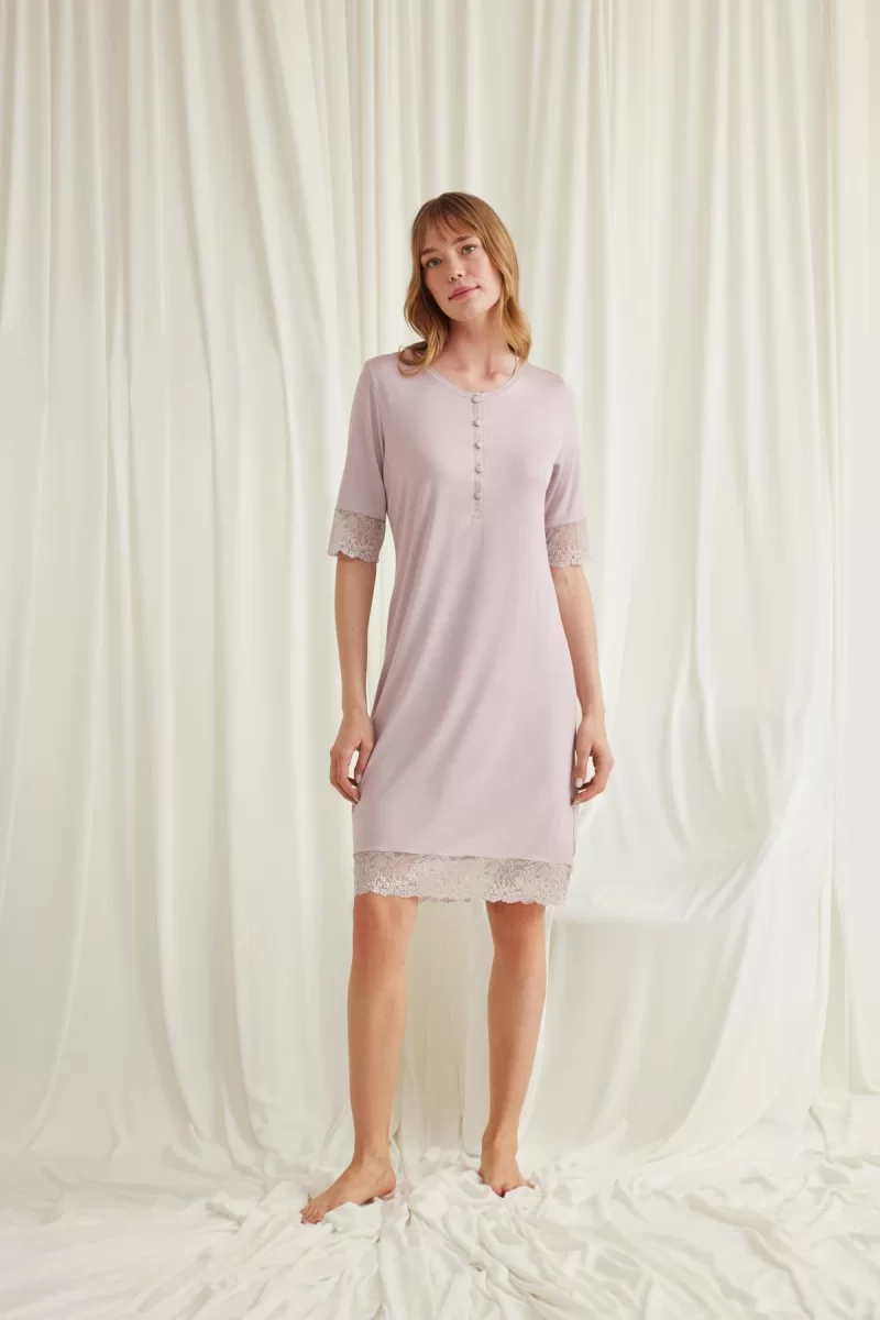 Dantel Detaylı Kısa Kollu Ve Önü Düğmeli Gecelik
