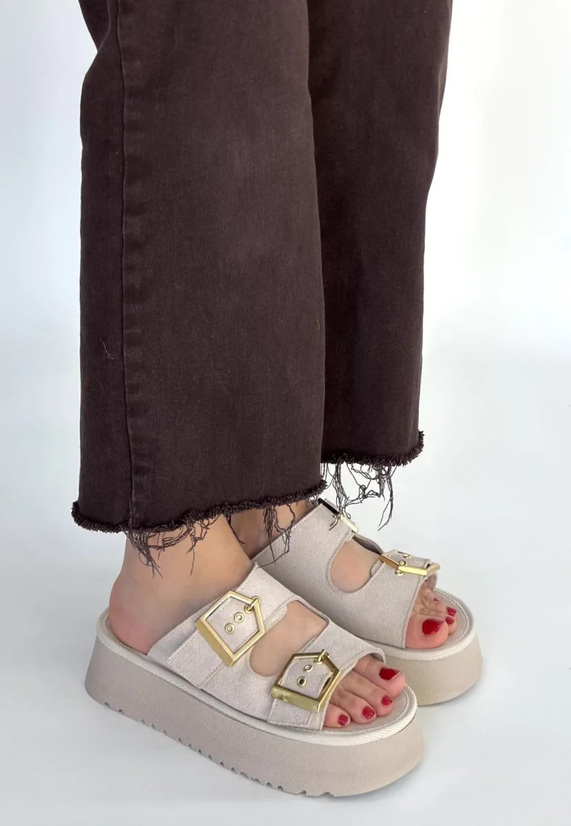 Coer Bej Süet Çift Tokalı Terlik