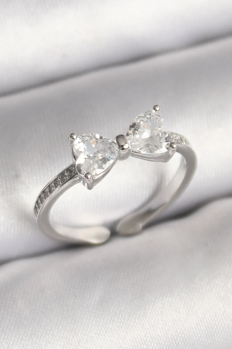 Pirinç Gümüş Renk Zirkon Taşlı Kalp Fiyonk Model Kadın Yüzük