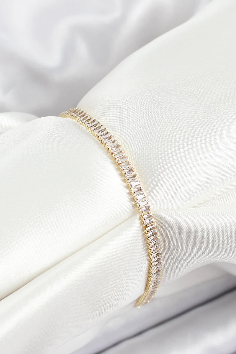 Pirinç Zirkon Taşlı İnce Su Yolu Model Gold Renk Kadın Bileklik