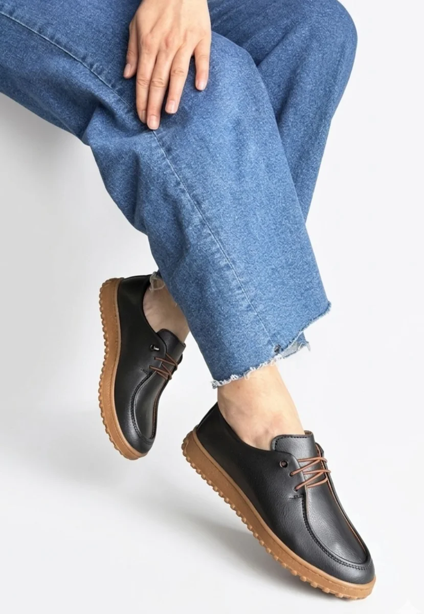 Guot Siyah Cilt Bağcıklı Babet Ayakkabı