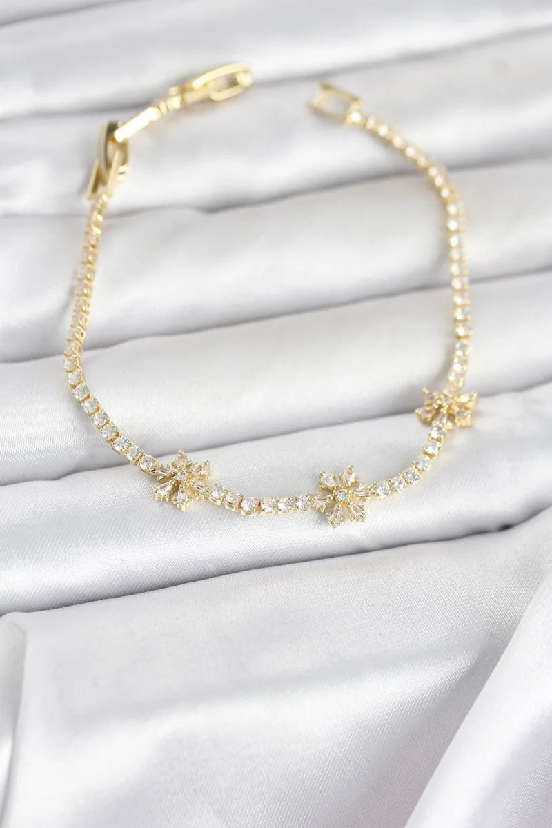 Pirinç Gold Renk Çiçek Model Zirkon Taşlı Su Yolu Kadın Bileklik